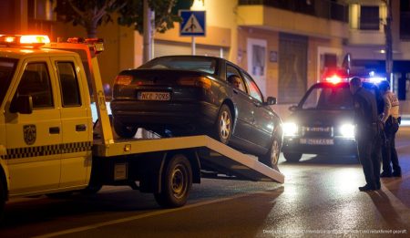 Ein Mann in Palma wird nach einer Verfolgungsjagd mit einem Abschleppwagen verhaftet.