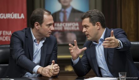 Negueruela und Dalmau in einer politischen Besprechung in Palma