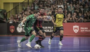 Spieler des Palma Futsal im Son Moix während eines spannenden Matches