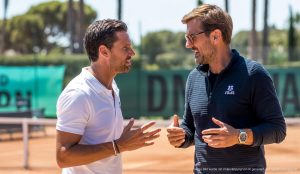 Demichelis vor Wechsel von Real Mallorca zu RB Leipzig Martín Demichelis und Jürgen Klopp beim Gespräch im Mallorca Country Club