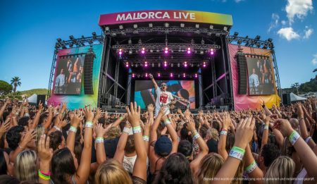 Mallorca Live Festival 2026: Neuerungen und Highlights Vibrante Bühne des Mallorca Live Festivals mit David Guetta