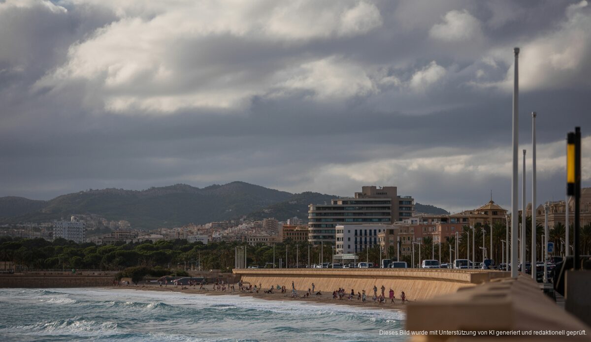 Unwetter auf Mallorca sorgt für Abkühlung und Reisechaos Mallorcas Küste im Unwetter mit Folgen für Urlauber