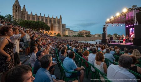 Atlàntida Filmfestival in Palma de Mallorca zieht Publikumsmassen an Vibrantes Filmfestival Atlàntida in Palma de Mallorca mit Besuchern bei Ses Voltes