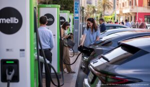 Elektroladeinfrastruktur auf Mallorca erweitert: Bis 2027 noch mehr geplant Elektrofahrzeuge an Ladestationen des MELIB-Netzwerks auf Mallorca