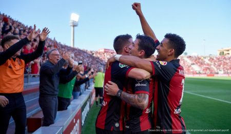 RCD Mallorca startet siegreich in die neue Saison RCD Mallorca-Spieler feiern ein Tor im Son Moix Stadion