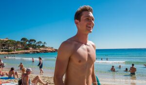 Sonniger Spätsommertag auf Mallorca: Temperaturen bis 34,6°C erwartet Sonniger Sommertag auf Mallorca mit blauem Himmel und Strand